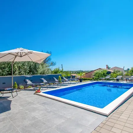 La Perla Villa