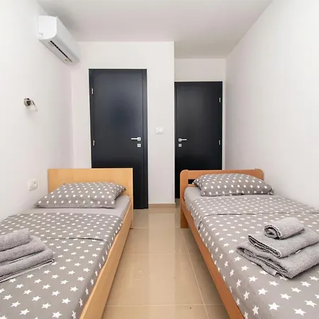 La Perla Villa *