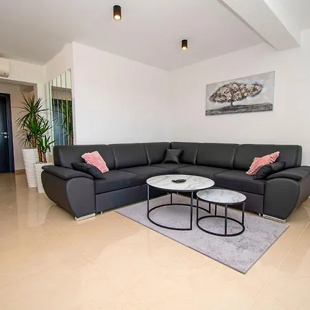 La Perla Villa