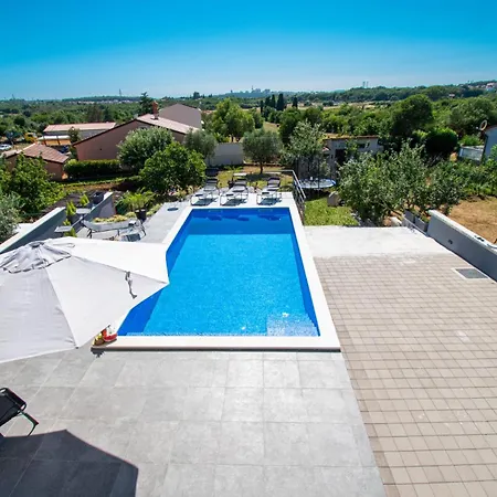 Villa La Perla Pula,kroatien - By Istrabook *